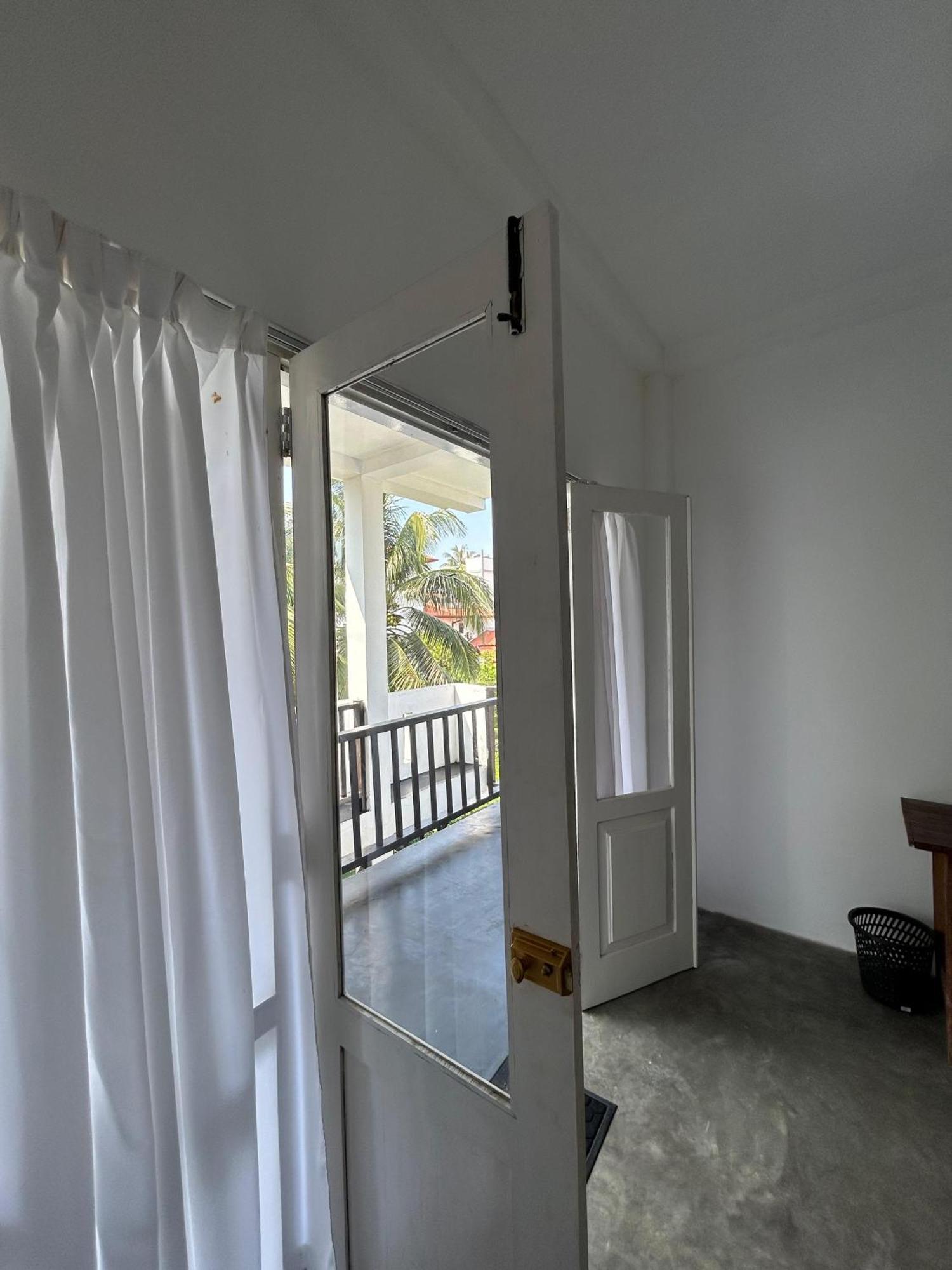 Albergue White House & Sea Food Restaurant Hikkaduwa Exterior foto