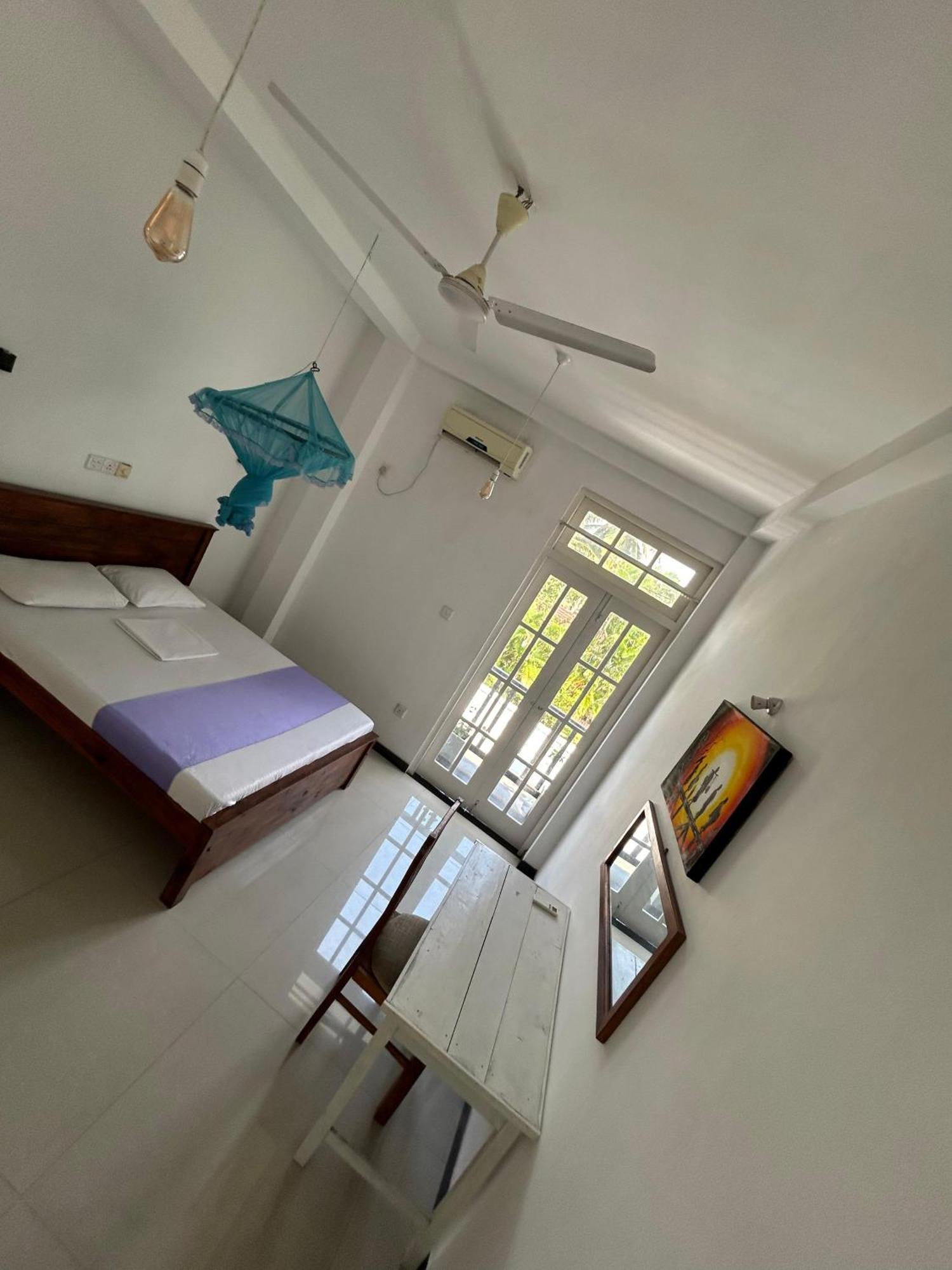 Albergue White House & Sea Food Restaurant Hikkaduwa Exterior foto