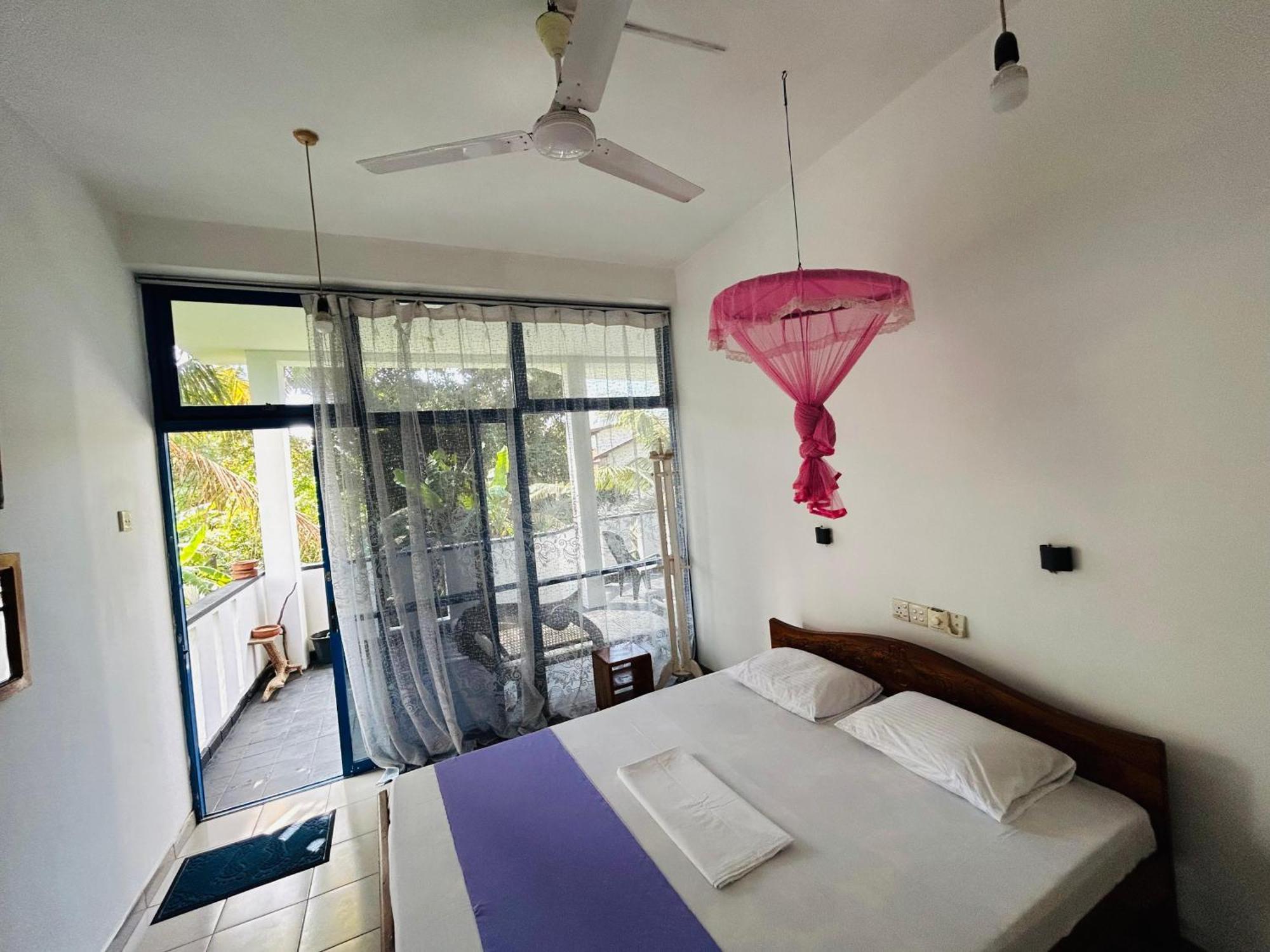 Albergue White House & Sea Food Restaurant Hikkaduwa Exterior foto